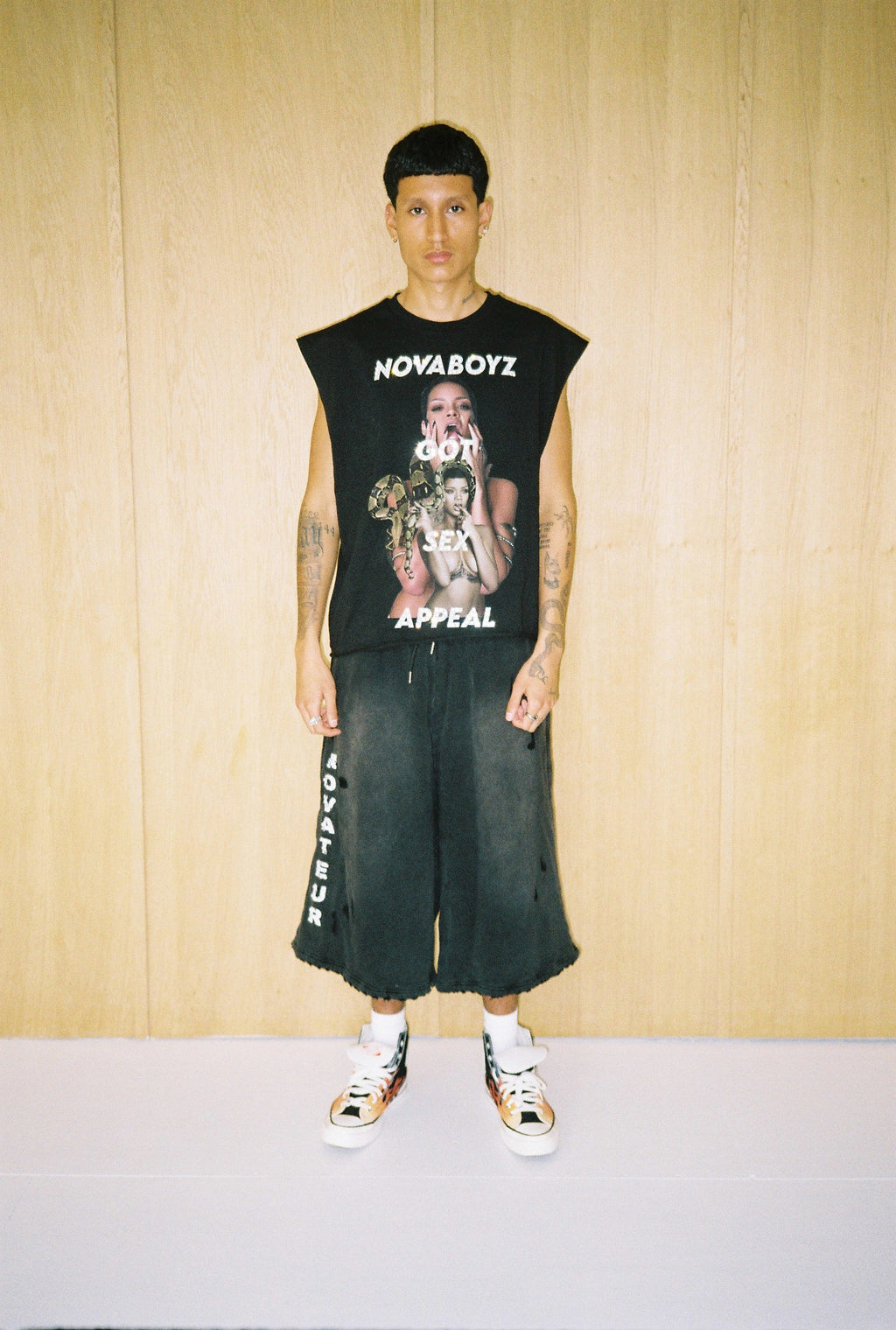 RIRI SLEEVELESS T-SHIRT - BLACK