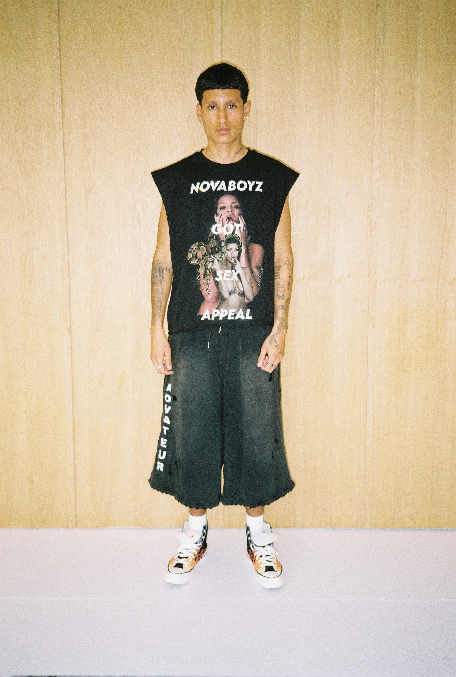 RIRI SLEEVELESS T-SHIRT - BLACK