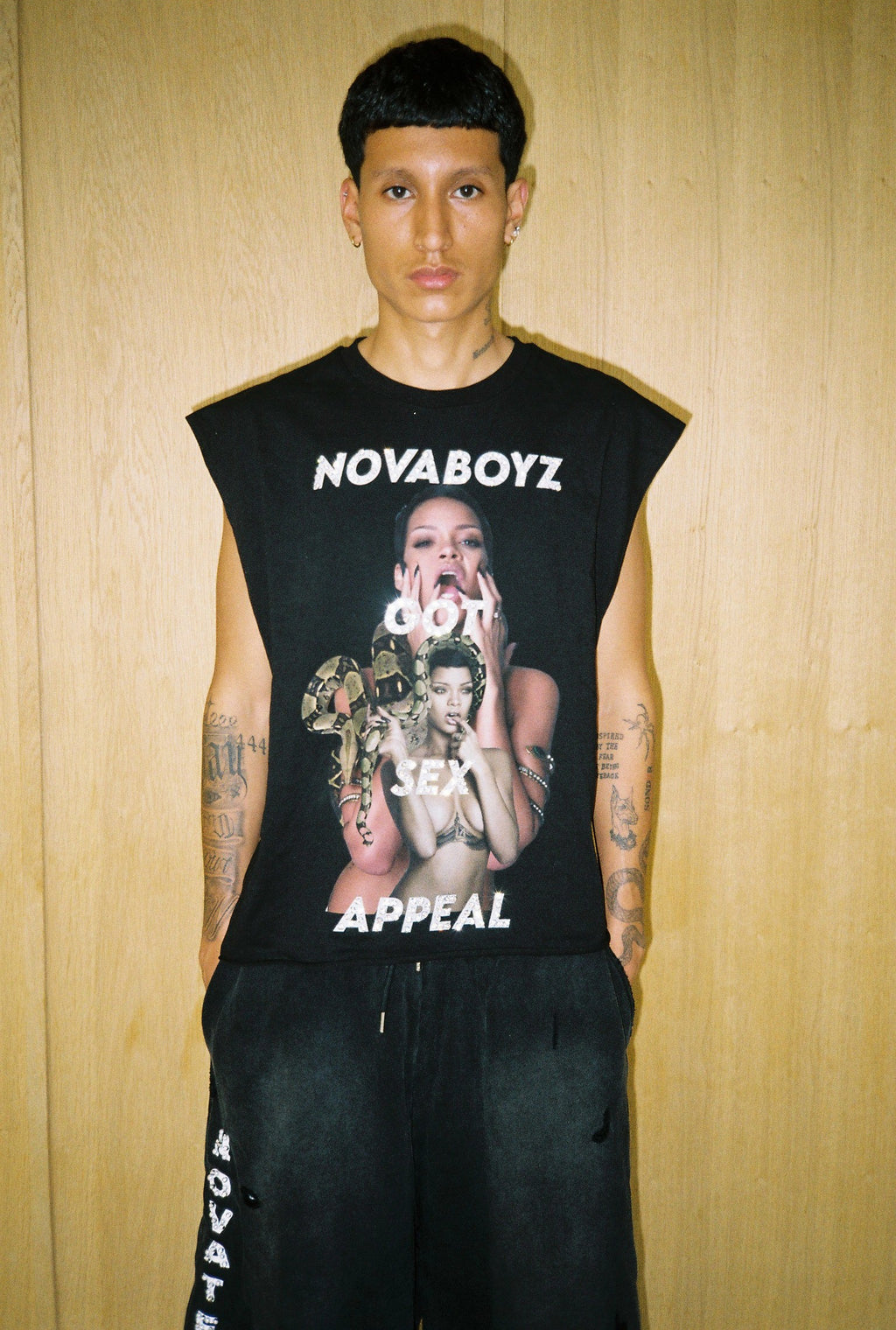 RIRI SLEEVELESS T-SHIRT - BLACK