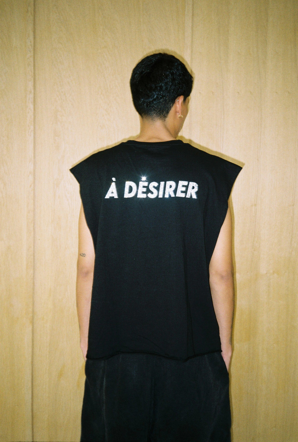 RIRI SLEEVELESS T-SHIRT - BLACK